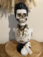 “Elvis On a pedestal”