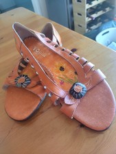 Yoma ladies sandals size 5