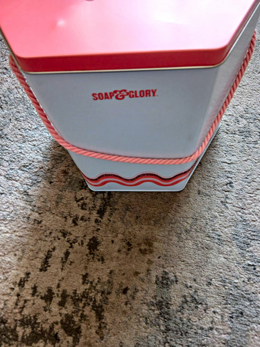 Soap glory hexagonal metal - &,