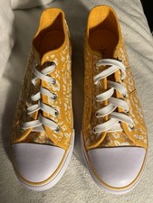 Ladies Size 7 TU Lace Up Shoes