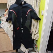 Mad monkey Shortie wet suit 38" chest