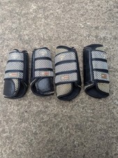 Le Mieux Carbon air XC Boots - Silver and black. Front Large and Hinds Large