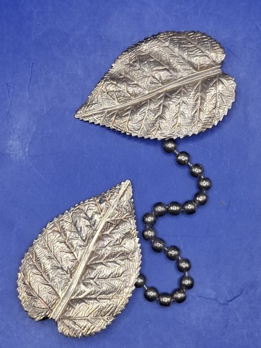 Beautiful vintage gold toned - beautiful,