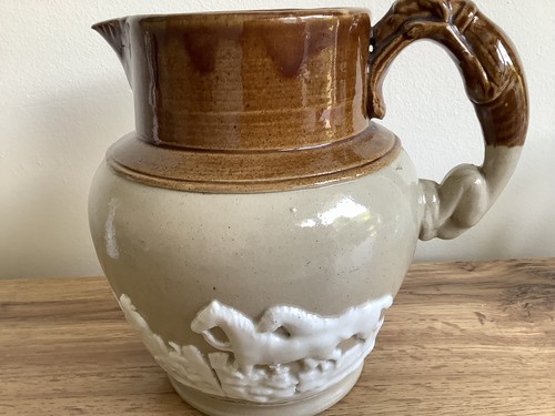 Small stoneware jug with dog - ,