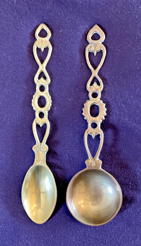 Two vintage decorative - vintage, brass