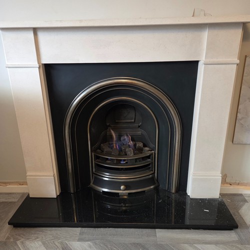 Traditional gas fireplace with - traditional,