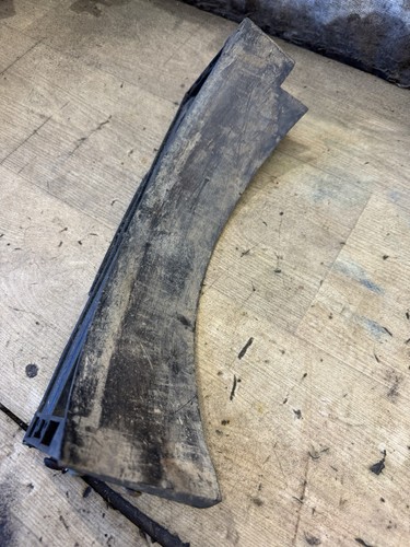 Front grass shroud - front,