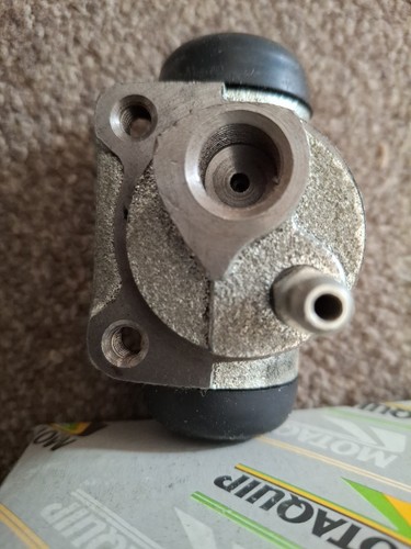 Rear wheel cylinder for - cylinder,
