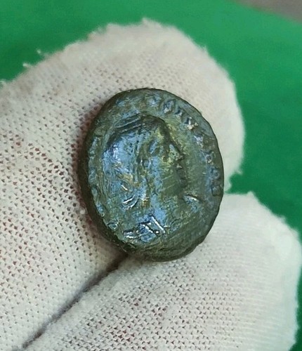 Unidentified bronze roman coin - bronze,
