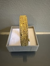 22 Carat Gold Screw Bangle