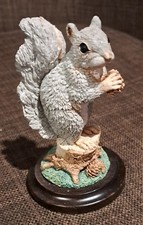 COUNTRY ARTISTS GREY SQUIRREL