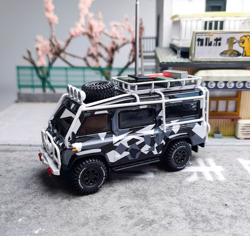 Master defender camo suv - 1:64,