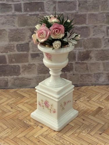 Dolls house scale - dolls,