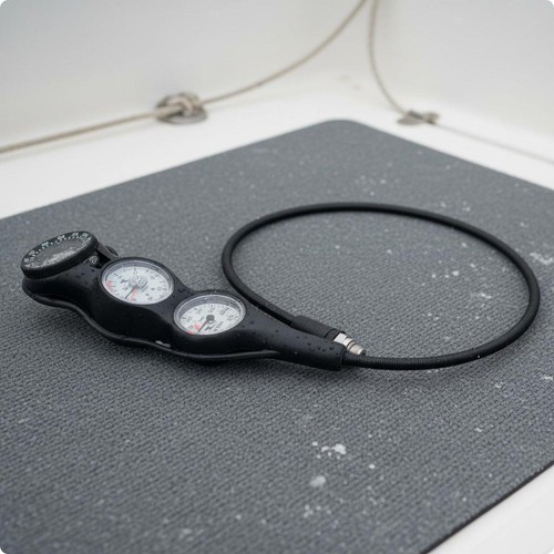 Scuba pressure compass - pressure,