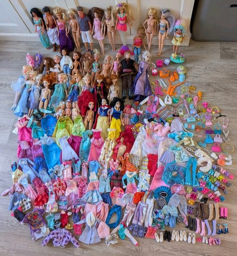 Huge bundle x39 dolls - of,