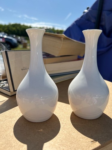 Pair royal doulton white - x,