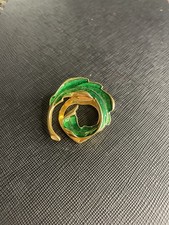 Vintage Green Enamel Gold-Tone Scarf Clip – Retro 70s Leaf Design Clasp