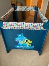 Travel cot with mattress and bassinette