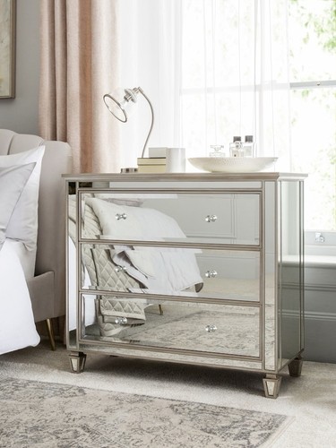Next drawer chest of - -,