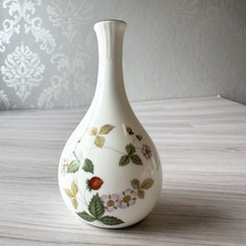 Wedgwood wild strawberry bud - wild,