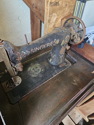Antique cast iron singer - cast,