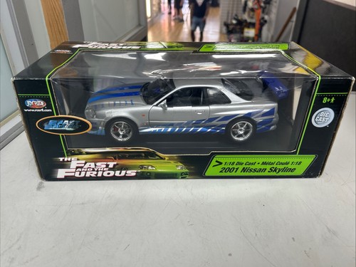 Die cast 2001 nissan - 1:18,