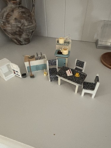 Vintage dolls house - vintage,
