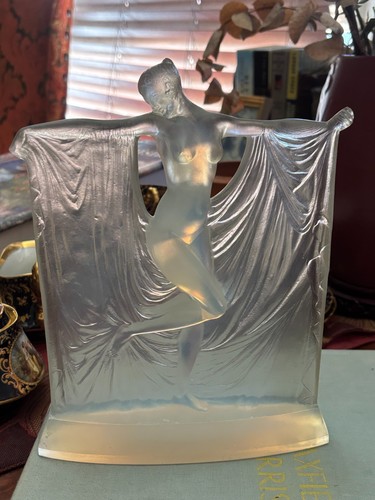 Lovely lalique statuette - r,