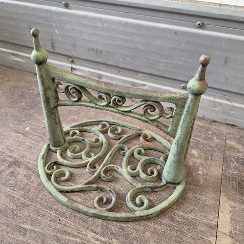 Cast iron ellipse - boot, scraper