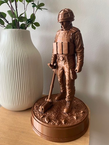 Mine detection soldier - soldier, statue