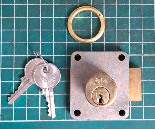 Solid brass vintage - vintage, yale