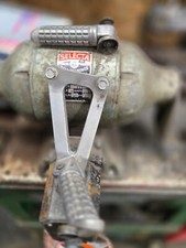 Kawasaki  zr7s  l/h  rear  hanger and 2 x footpeg.