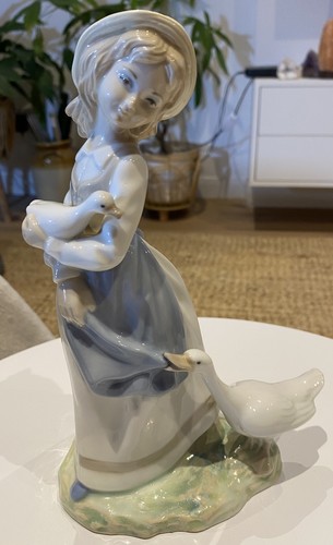 Lladro type roumano - type,, in