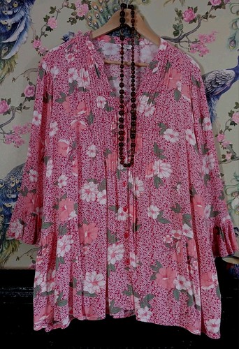 Vintage style raspberry coral