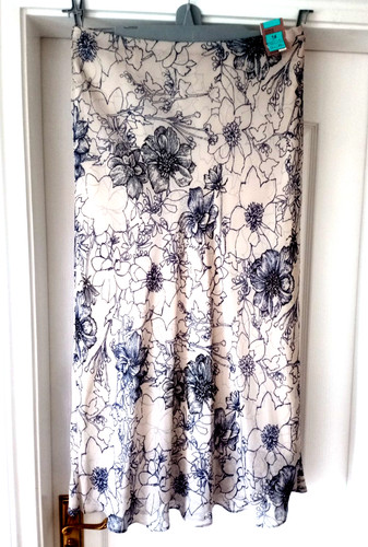 Bnwt ladies skirt size - m&s,