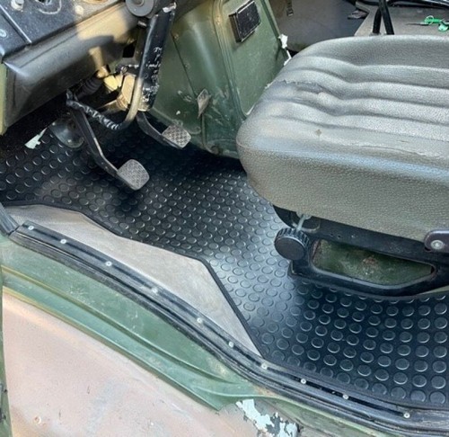 Pair floormats suit - floormats, to