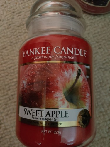 Yankee candle sweet - candle, apple
