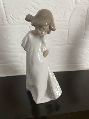Lladro nao daisa girl - lladro, figurine