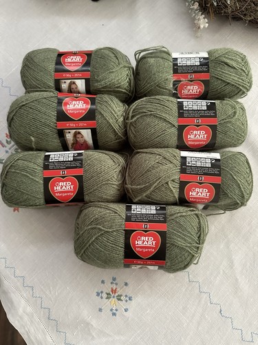 Red heart yarn 4ply - red, 7x