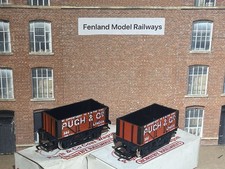 2 X Hornby R010 OO Gauge Pugh