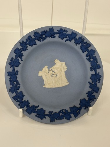 Wedgwood blue jasperware tri - wedgwood,