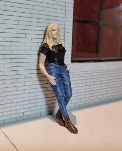 Figure woman standing - standing, relaxed