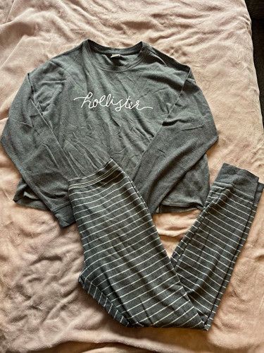 Hollister women size m - women’s,