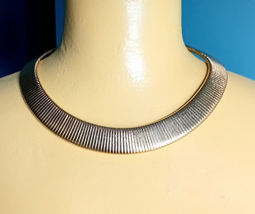 Gold tone metal non - metal, rigid