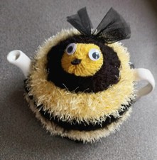 KNITTED TEA COSY BUMBLE BEE