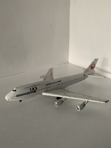 Japan air lines boeing 747 - lines, die