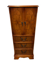 Yew Wood Hi-Fi