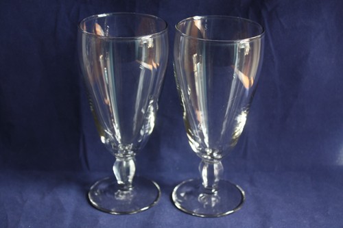 Pair clear milkshake - of,