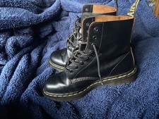 Doc Martin's vintage 1460 quilon made in England leather ankle boots size 6 dr