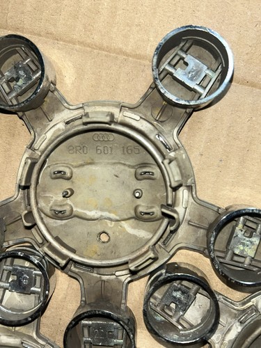 Genuine audi wheel centre - x4,